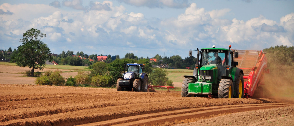 Camps agricole avec tracteur - Enoé